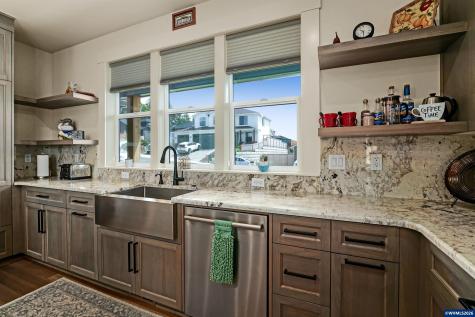 677 NW Crater Lake Drive Dallas OR 97338