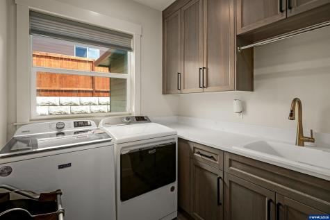 677 NW Crater Lake Drive Dallas OR 97338
