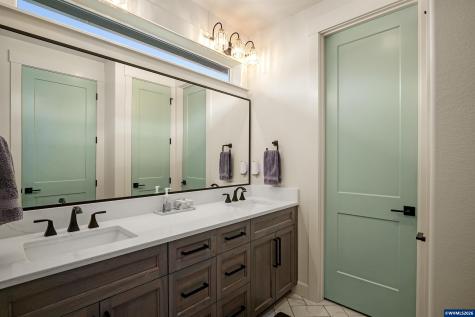 677 NW Crater Lake Drive Dallas OR 97338