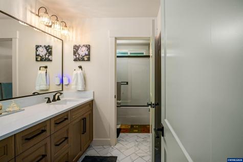 677 NW Crater Lake Drive Dallas OR 97338