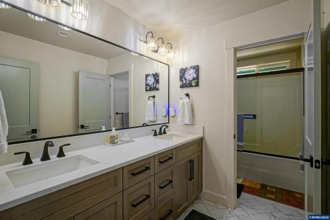677 NW Crater Lake Drive Dallas OR 97338