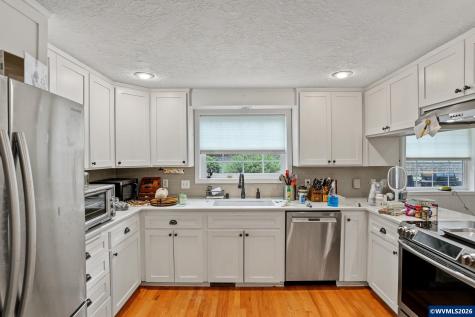 920 Sunmist Court SE Salem OR 97306