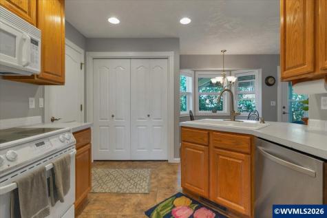 1229 Bent Grass Court NE Keizer OR 97303