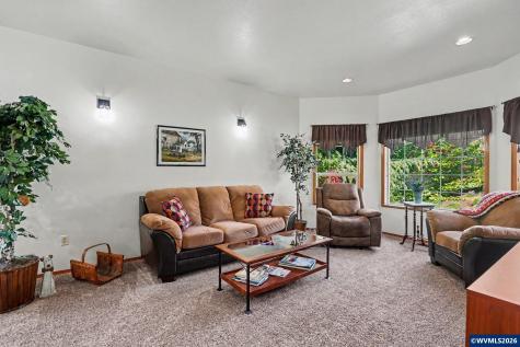 1795 Sunburst Terrace NW Salem OR 97304