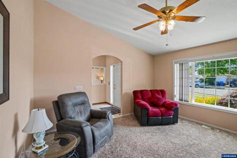 4699 Fuhrer Street NE Salem OR 97305