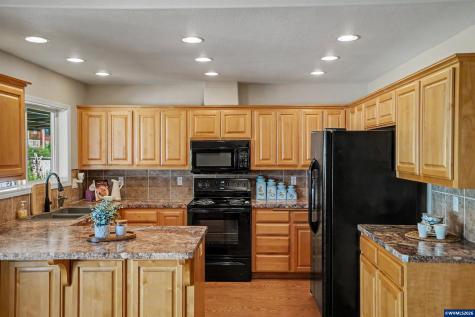 4699 Fuhrer Street NE Salem OR 97305
