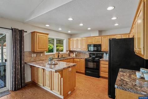 4699 Fuhrer Street NE Salem OR 97305