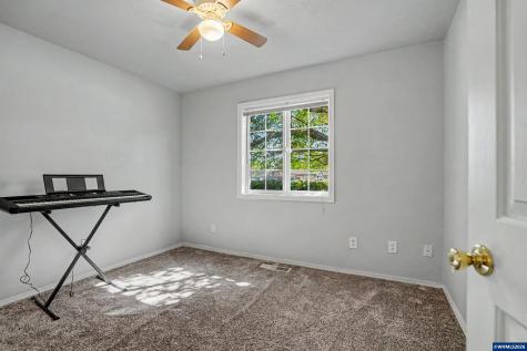 4699 Fuhrer Street NE Salem OR 97305