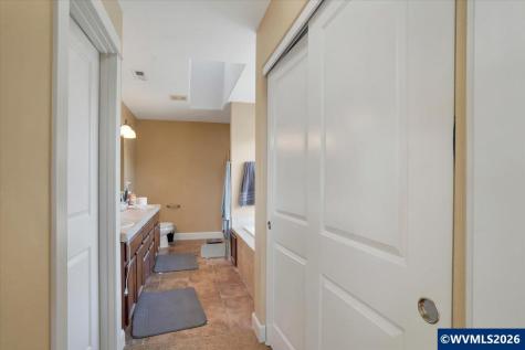1340 West Meadows Drive NW Salem OR 97304