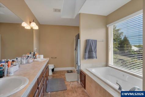 1340 West Meadows Drive NW Salem OR 97304