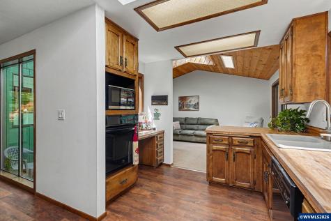2475 Carleton Way NE Salem OR 97301