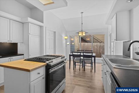 1746 Sunburst Terrace NW Salem OR 97304