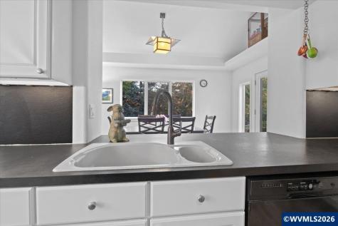 1746 Sunburst Terrace NW Salem OR 97304