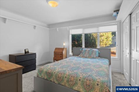 1746 Sunburst Terrace NW Salem OR 97304
