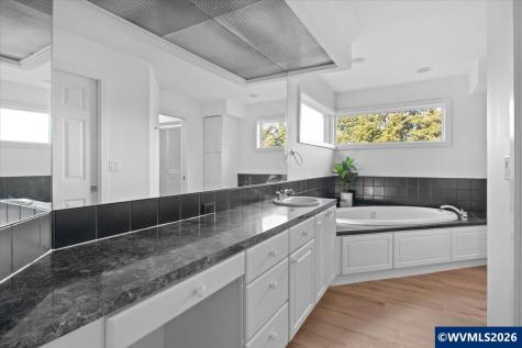 1746 Sunburst Terrace NW Salem OR 97304