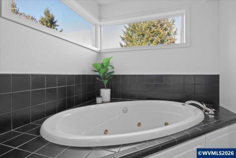 1746 Sunburst Terrace NW Salem OR 97304