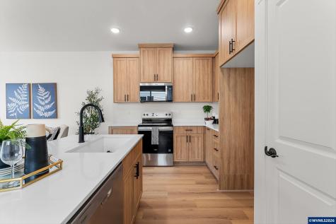 1564 Brown Street Woodburn OR 97071
