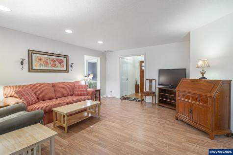 3864 Spring Street S Salem OR 97302