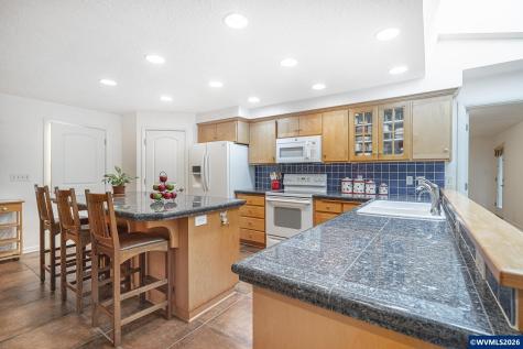 3864 Spring Street S Salem OR 97302