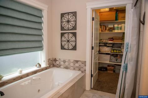 3046 Elliot Street NW Salem OR 97304