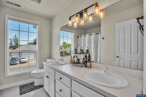 1116 NE Glazemeadow Street Keizer OR 97303