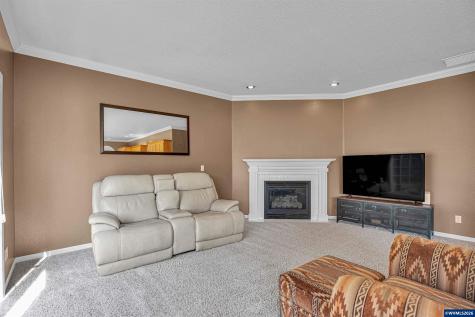 1116 NE Glazemeadow Street Keizer OR 97303