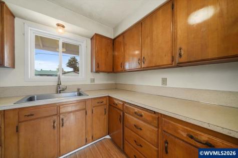2815 SE Oak Street Albany OR 09732-1