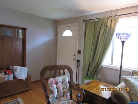 854 SW Swift Avenue Mill City OR 97360