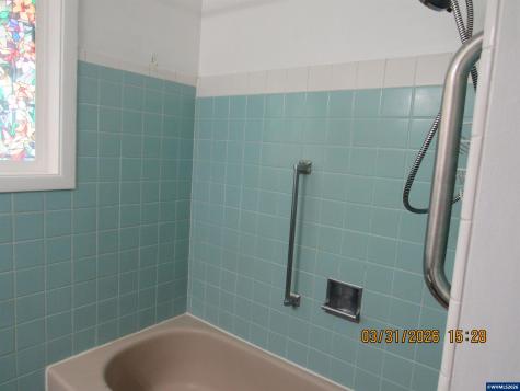 854 SW Swift Avenue Mill City OR 97360