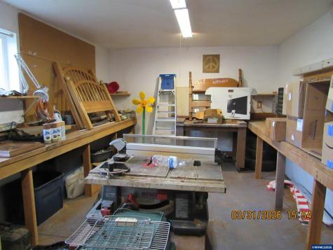 854 SW Swift Avenue Mill City OR 97360