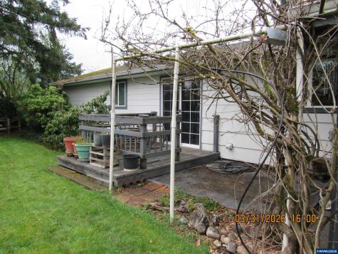 854 SW Swift Avenue Mill City OR 97360