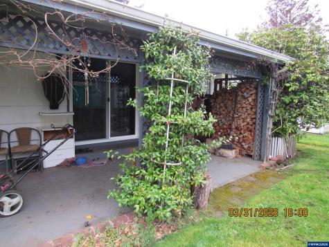 854 SW Swift Avenue Mill City OR 97360