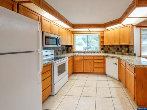 1286 Chrissy Court S Salem OR 97306