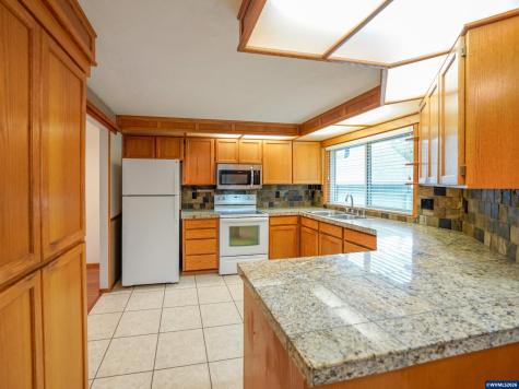 1286 Chrissy Court S Salem OR 97306