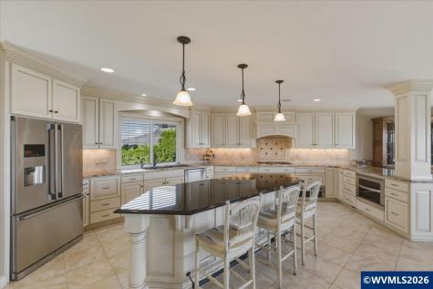 5918 Crystal Court SE Salem OR 97306