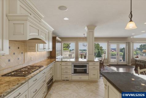 5918 Crystal Court SE Salem OR 97306