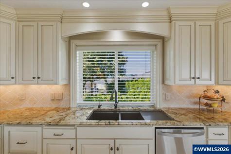 5918 Crystal Court SE Salem OR 97306