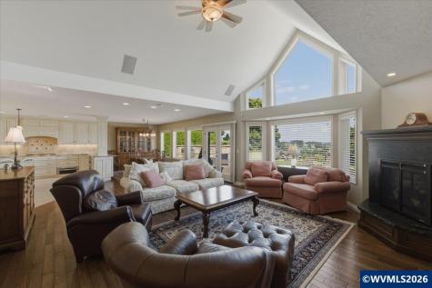 5918 Crystal Court SE Salem OR 97306