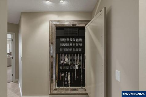 5918 Crystal Court SE Salem OR 97306
