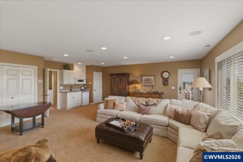 5918 Crystal Court SE Salem OR 97306