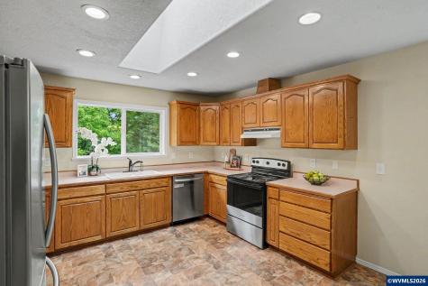 1759 Sunburst Terrace NW Salem OR 97304