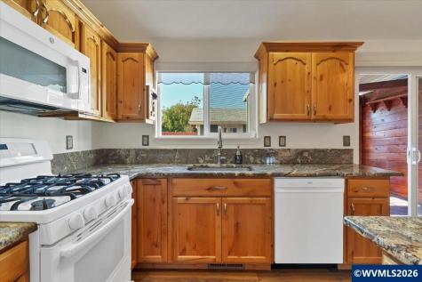 4940 Keiko Court NE Salem OR 97305