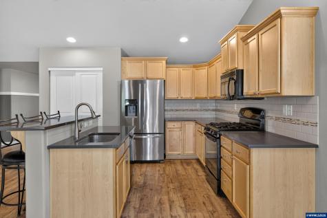548 Adam Street NW Albany OR 97321
