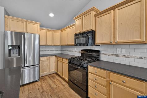 548 Adam Street NW Albany OR 97321