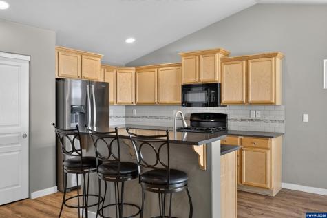 548 Adam Street NW Albany OR 97321
