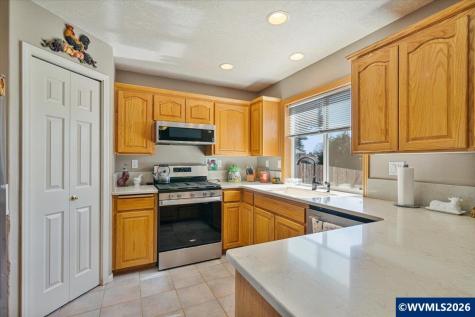 5342 Sparta Lp SE Salem OR 97306