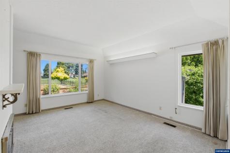 3274 Oakcrest Drive NW Salem OR 97304