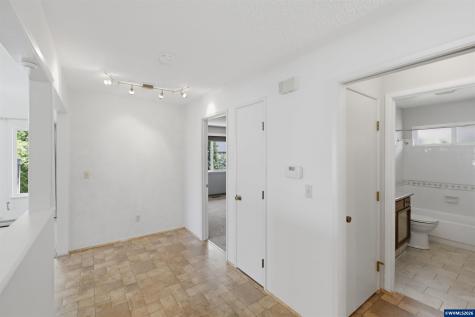 3274 Oakcrest Drive NW Salem OR 97304