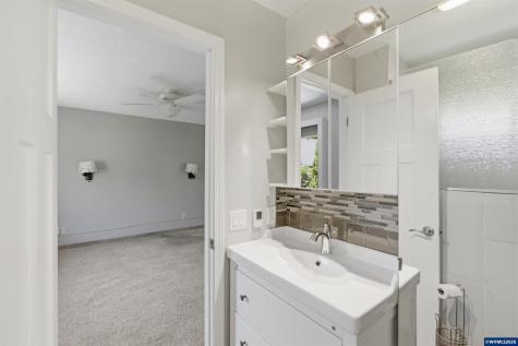 3274 Oakcrest Drive NW Salem OR 97304
