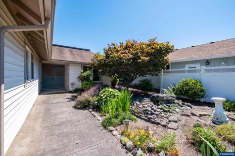 3274 Oakcrest Drive NW Salem OR 97304